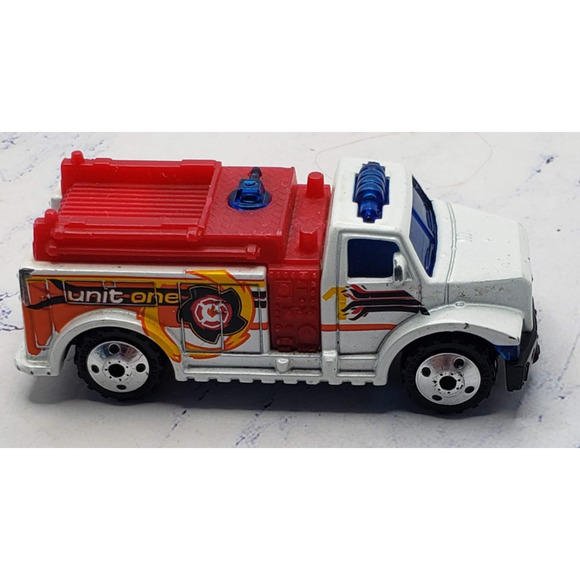 2003 Matchbox Action Launcher Unit One Highway Rescue White and Red Firetruck - Picture 3 of 7